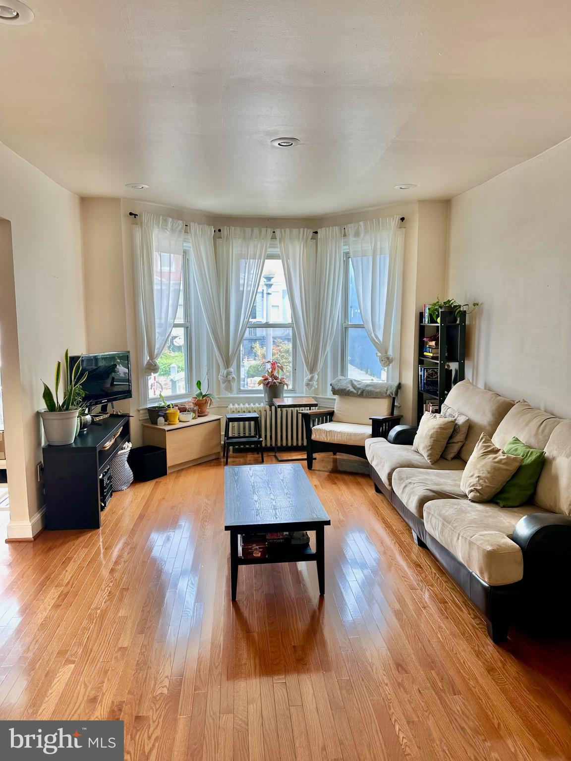 662 Columbia Road Northwest Washington, DC 20001 - Photo 3 of 17 Living Room w/ Hardwoods