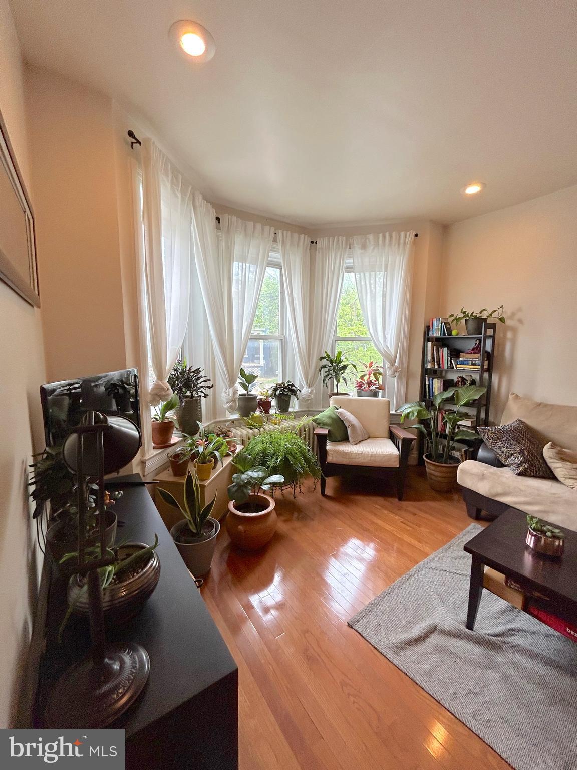 662 Columbia Road Northwest Washington, DC 20001 - Photo 4 of 17 Living Room w/ Hardwoods