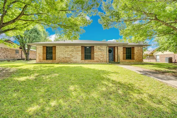$265,900 | 3003 Linda Drive, Ennis, TX 75119