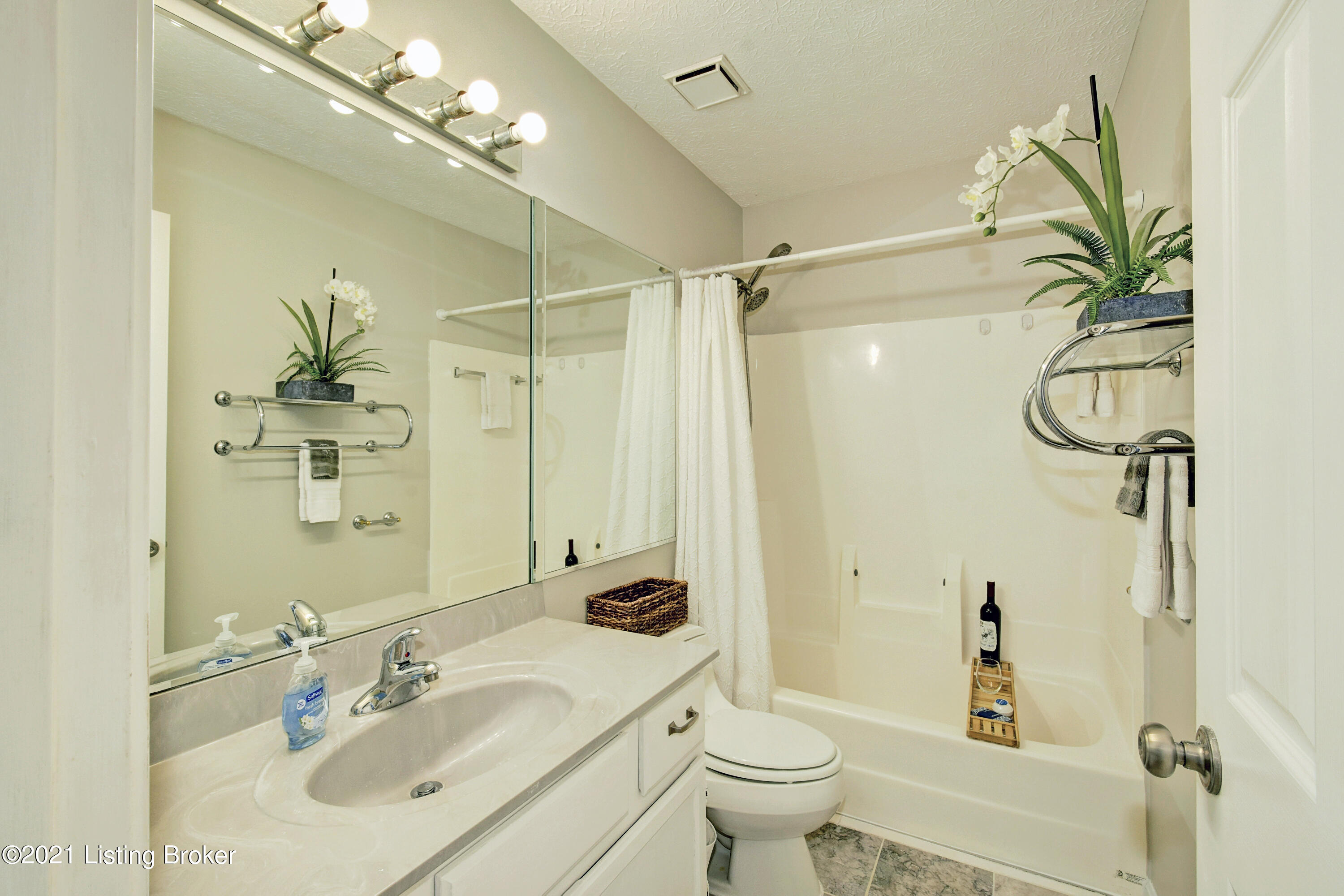 5603 Random Way Louisville, KY 40291 - Photo 15 of 28 Full Bath