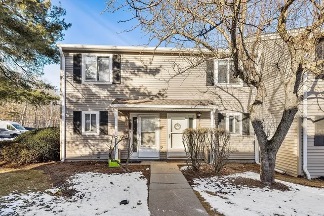 $419,000 | 4 Village Brook Lane, Unit 4, Natick, MA 01760
