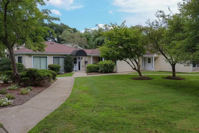 $419,000 | 4 Village Brook Lane, Unit 4, Natick, MA 01760