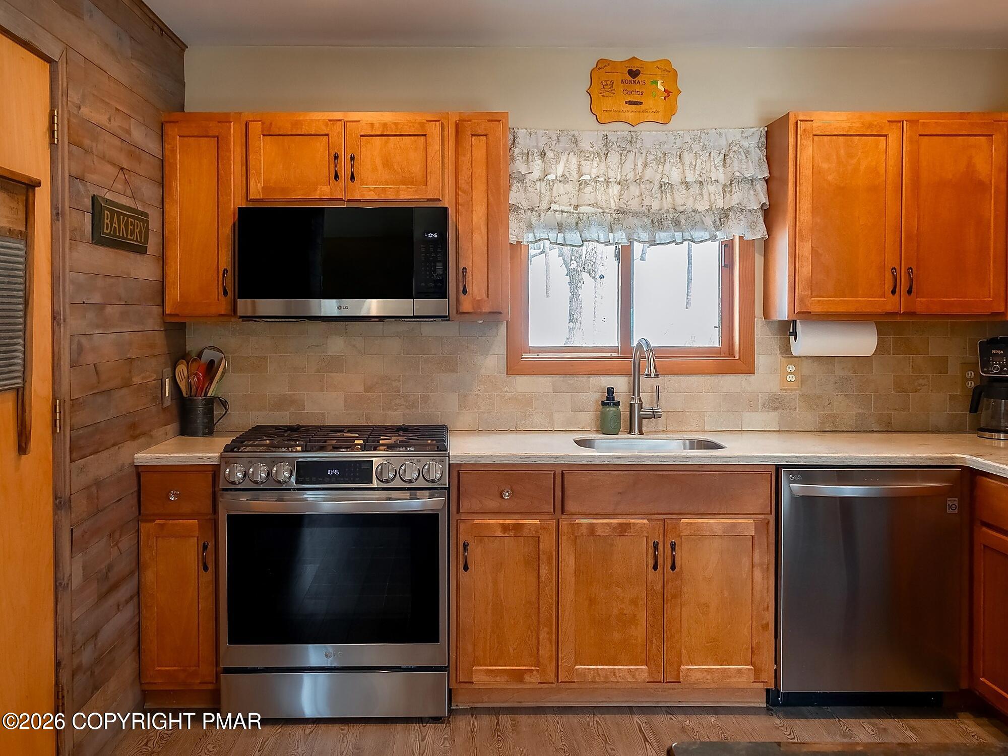 105 Hummingbird Trail Bushkill, PA 18324 - Photo 13 of 46 IMG_23