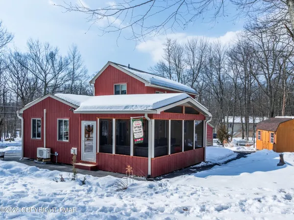 $318,000 | 105 Hummingbird Trail, Bushkill, PA 18324
