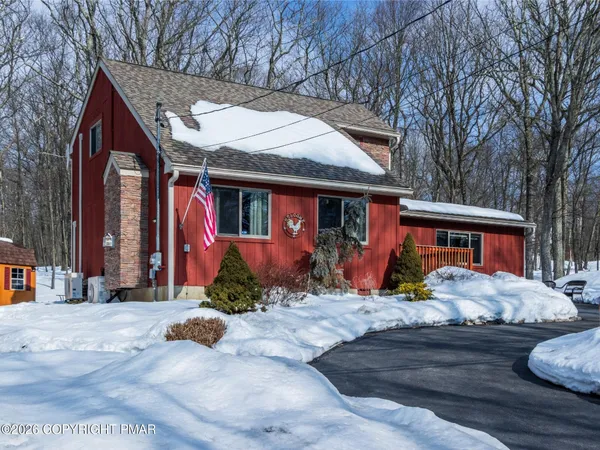 $318,000 | 105 Hummingbird Trail, Bushkill, PA 18324