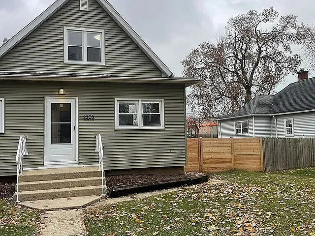 $435,000 | 2305 Elisha Avenue, Zion, IL 60099