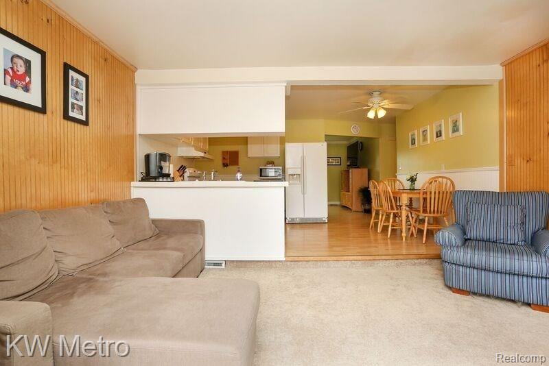 32745 Bunert Road Warren, MI 48088 - Photo 23 of 30 Family Room 3.jpg