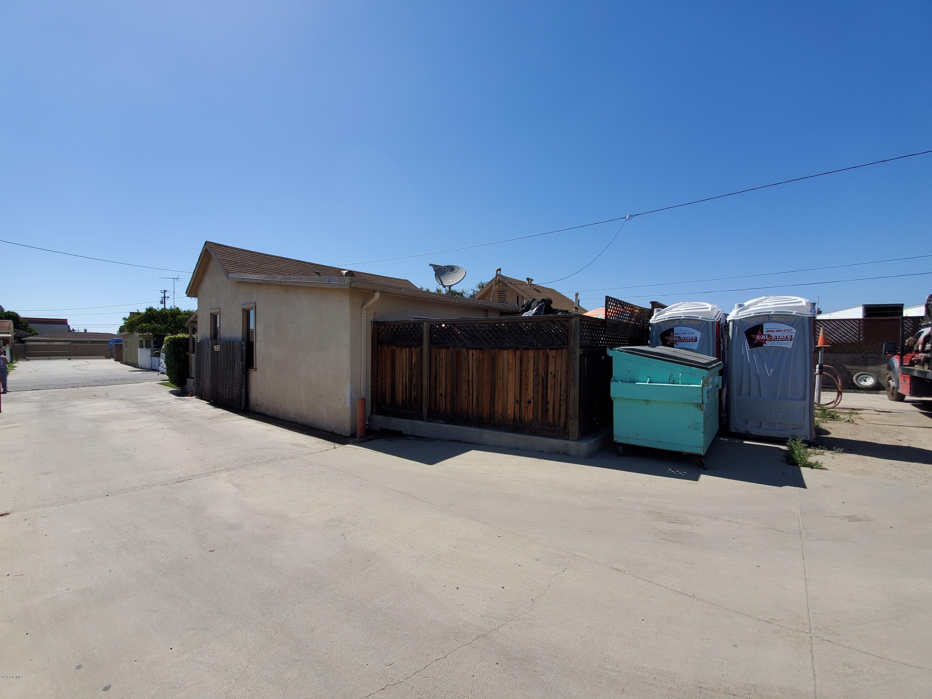 2710 Beene Road Ventura, CA 93003 - Photo 4 of 12 a view of a garage