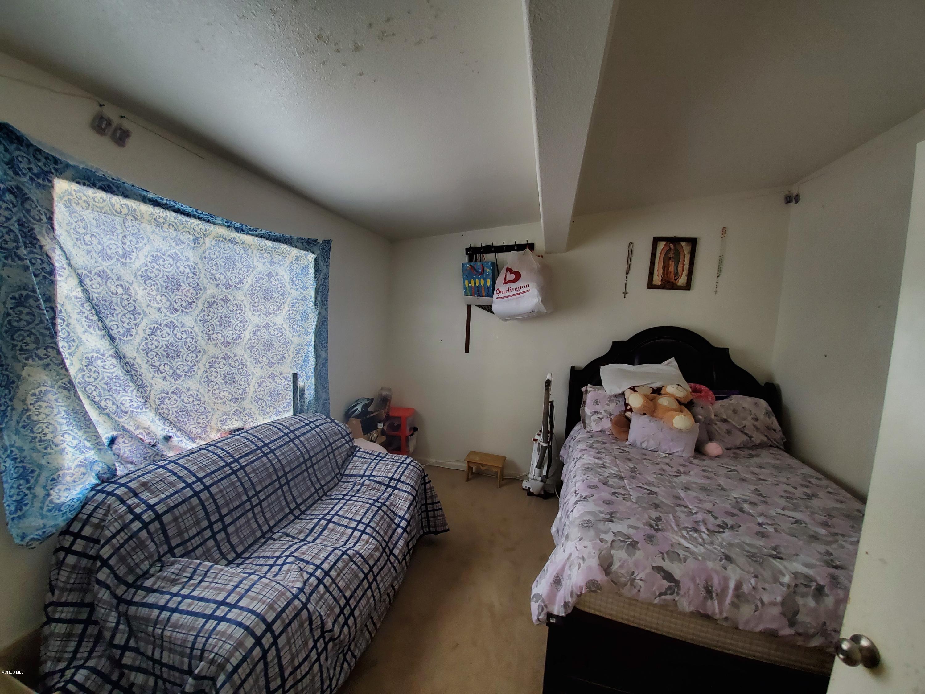 2710 Beene Road Ventura, CA 93003 - Photo 8 of 12 a bedroom with bed and a window