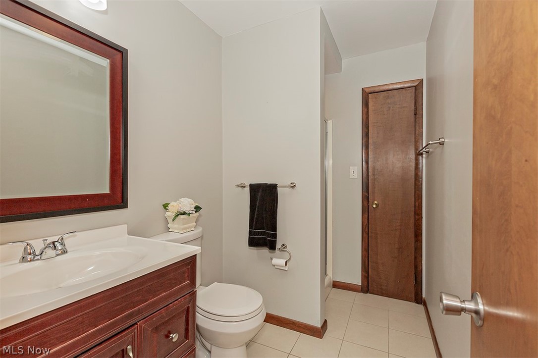 5523 Huron Road Lyndhurst, OH 44124 - Photo 19 of 34 2nd Full bath on main level with walk in shower