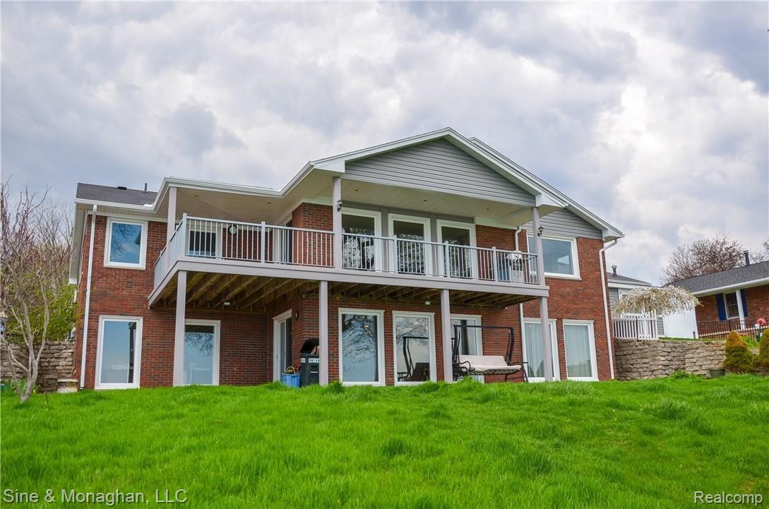 622 North Riverside Avenue St. Clair, MI 48079 - Photo 2 of 49 2.jpg