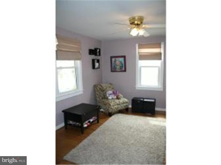 929 Clements Bridge Road Barrington, NJ 08007 - Photo 3 of 11