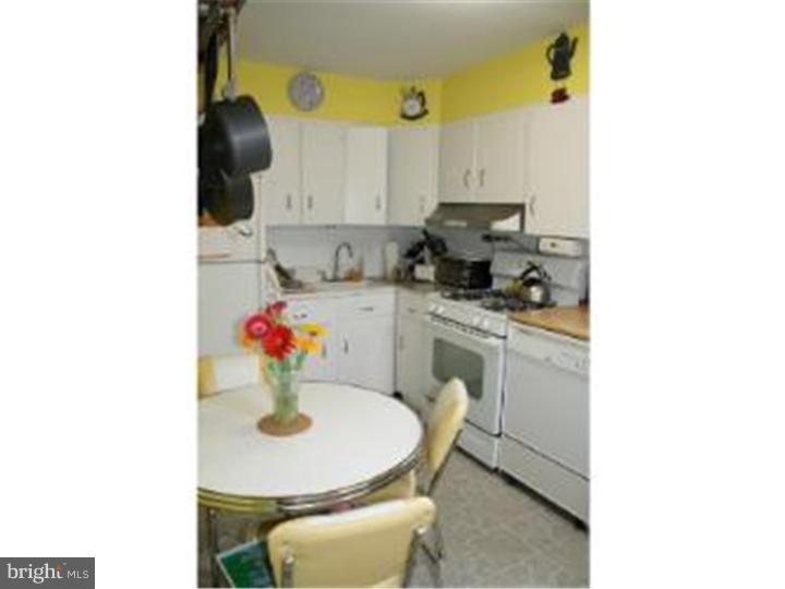 929 Clements Bridge Road Barrington, NJ 08007 - Photo 4 of 11