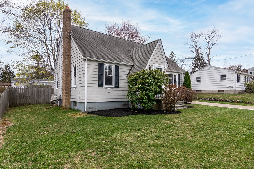 150 Lewiston Street Warwick, RI 02889 - Photo 3 of 24