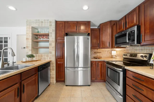 $475,000 | 2746 Manor Avenue, Mount Pleasant, WI 53406