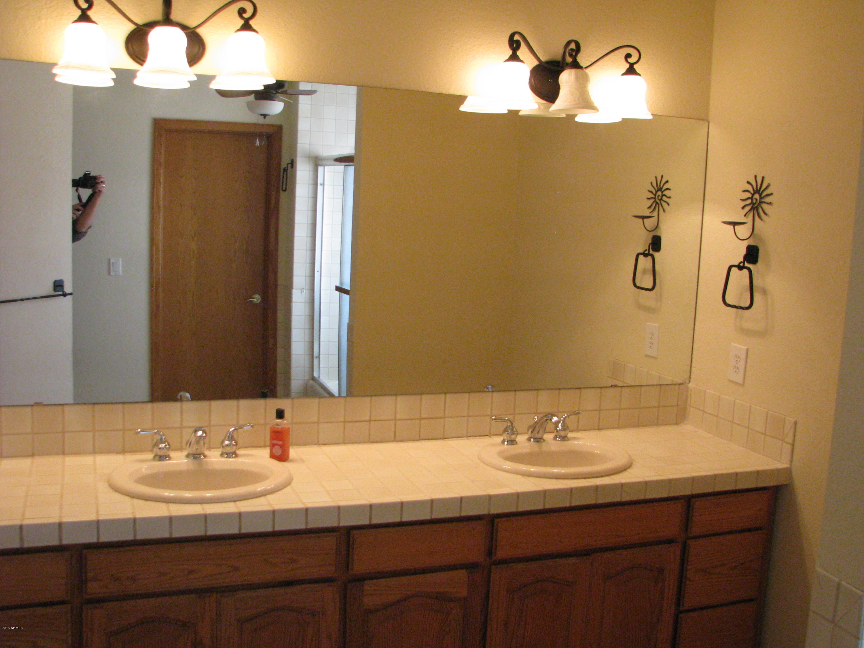 2337 East Willis Road Gilbert, AZ 85297 - Photo 18 of 37 Master Bathroom