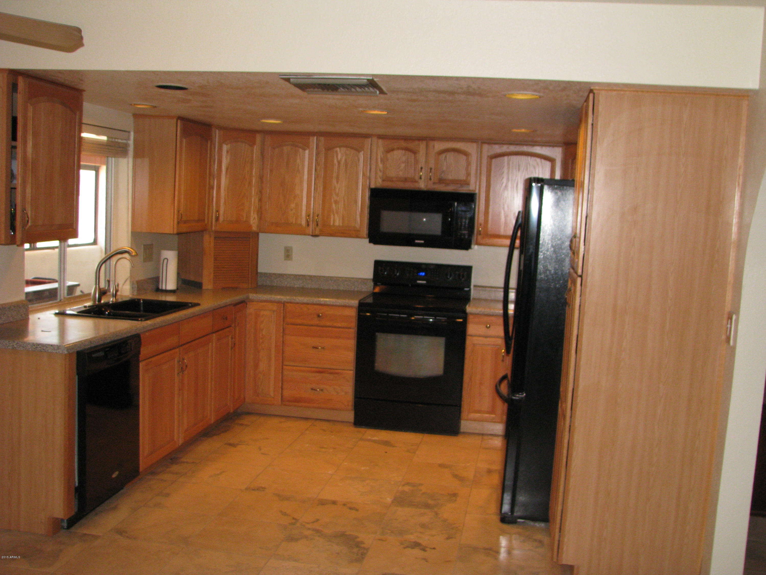 2337 East Willis Road Gilbert, AZ 85297 - Photo 10 of 37 Kitchen