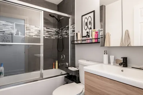 $975,000 | 1421 North Rockwell Street, Chicago, IL 60622