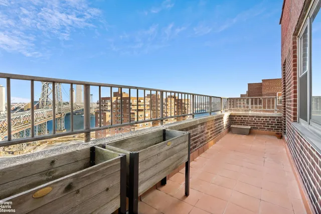 $829,000 | 570 Grand Street, Unit J2004 | Lower East Side
