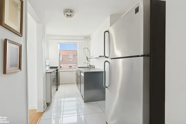 $829,000 | 570 Grand Street, Unit J2004 | Lower East Side