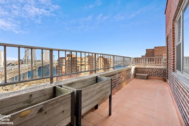 $829,000 | 570 Grand Street, Unit J2004 | Lower East Side