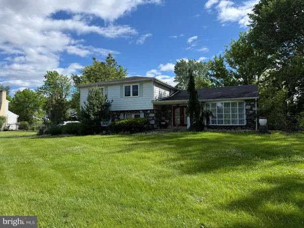 $4,200 | 806 Warfield Lane, Huntingdon Valley, PA 19006