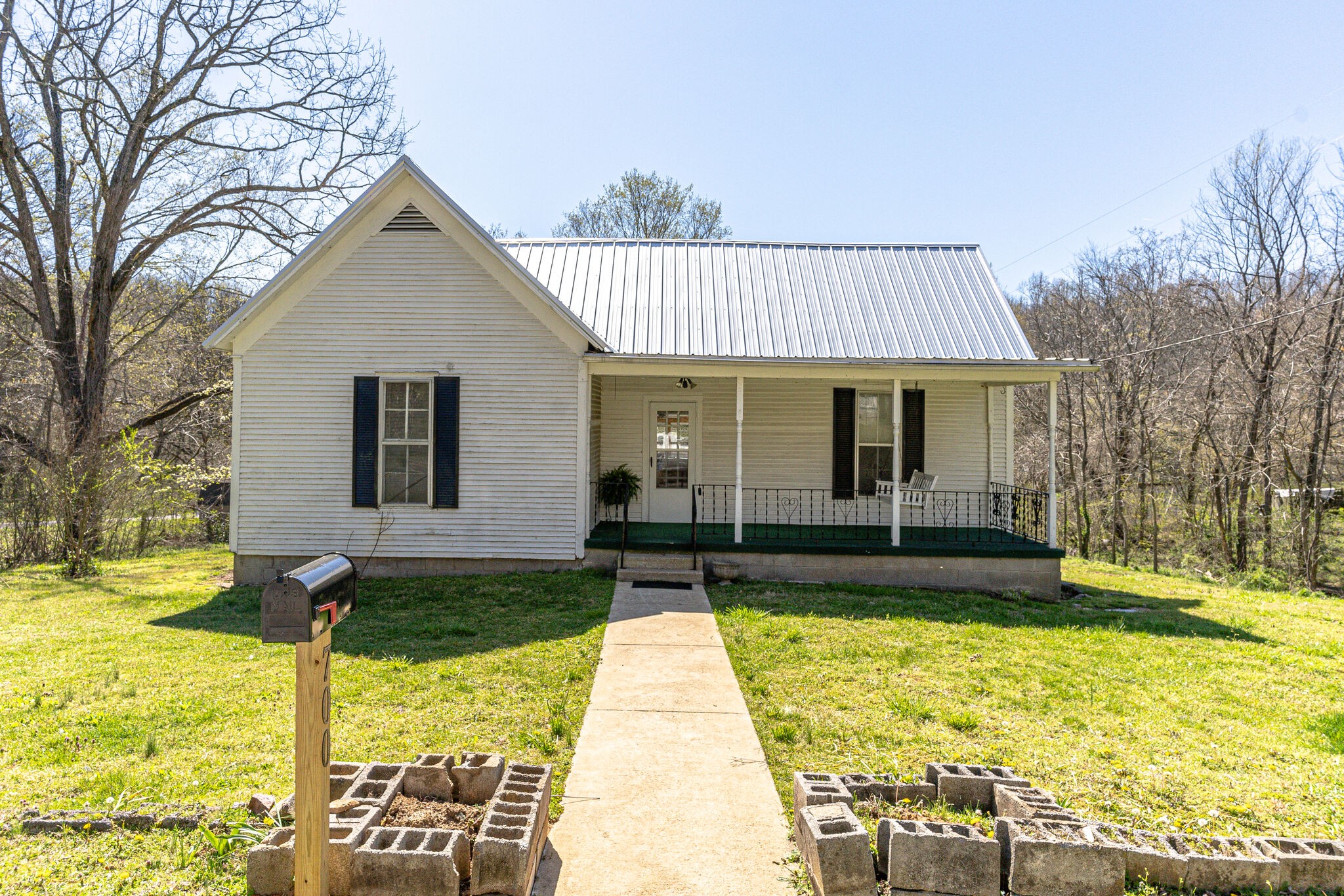 700 Spring Street Charlotte, TN 37036 - Photo 1 of 27 Gallery Image 1
