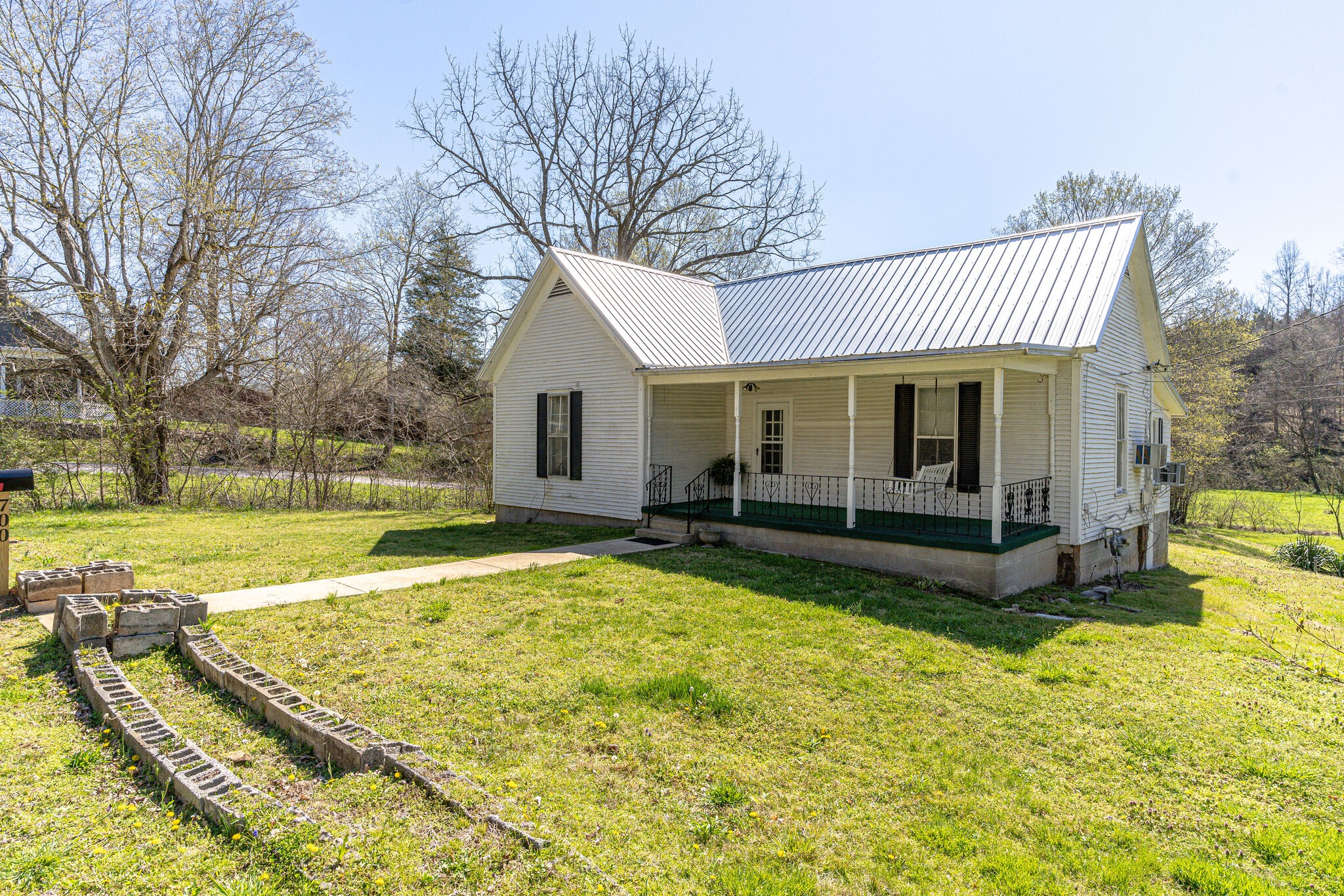 700 Spring Street Charlotte, TN 37036 - Photo 2 of 27 Gallery Image 2