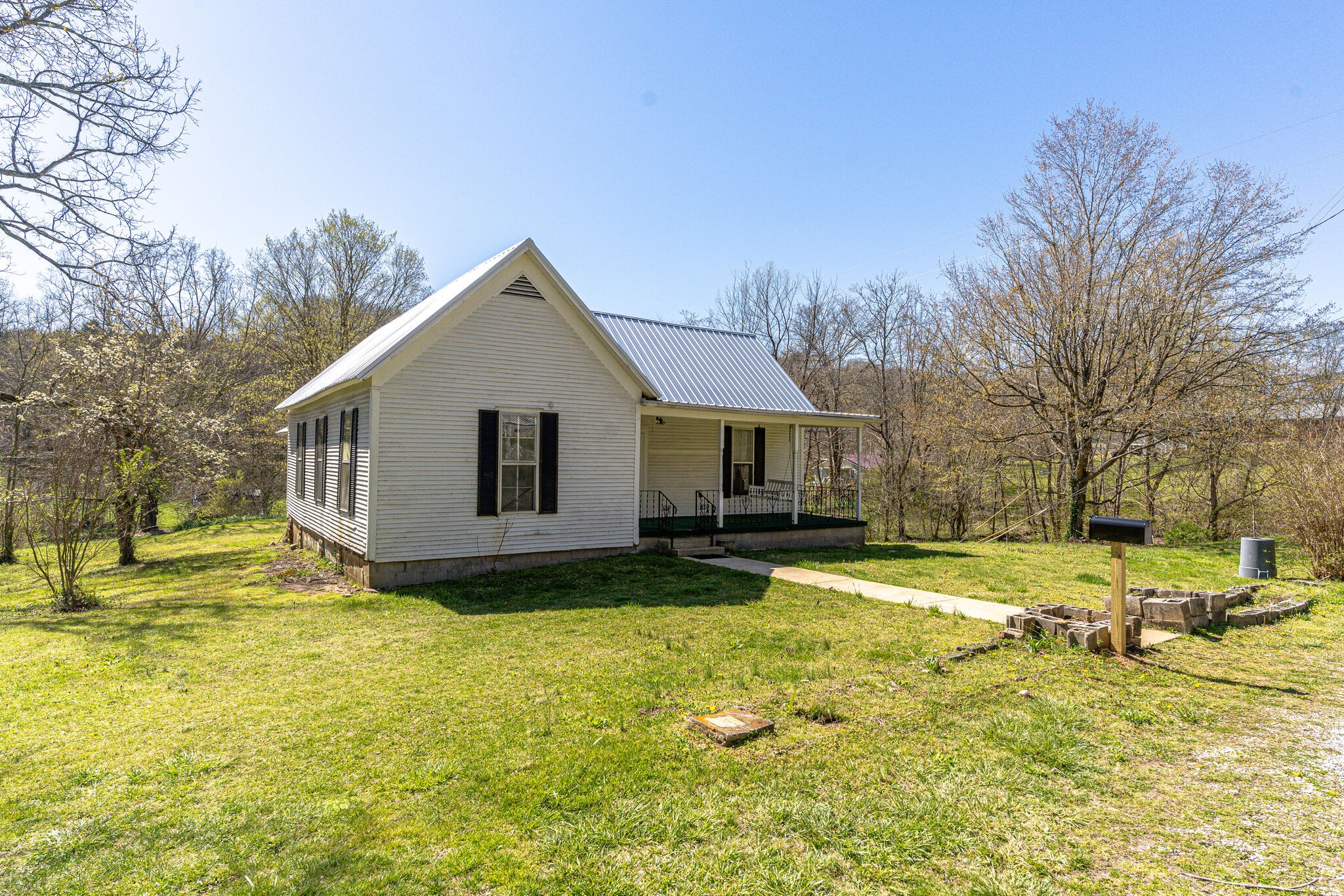 700 Spring Street Charlotte, TN 37036 - Photo 3 of 27 Gallery Image 3