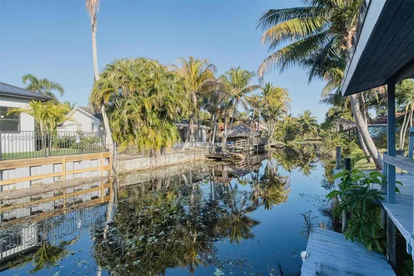$499,000 | 6581 Riparian Road, Lake Worth, FL 33462