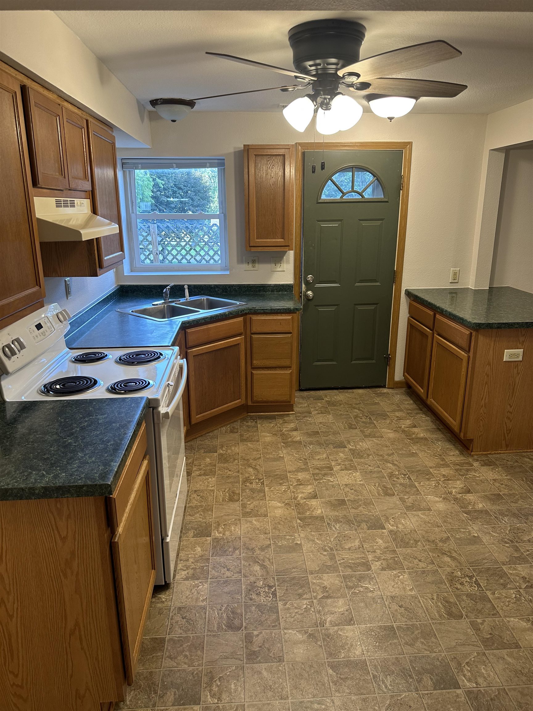 502 East Cook Street Portage, WI 53901 - Photo 16 of 30