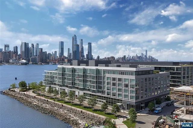 $1,288,000 | 1000 Ave At Port Imperial, Unit 306, Weehawken, NJ 07086