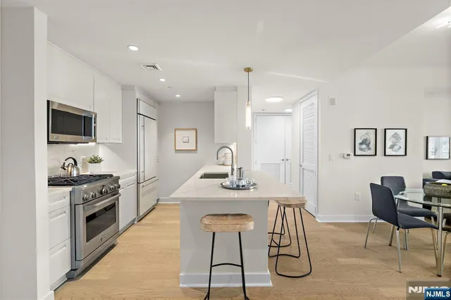 $1,288,000 | 1000 Ave At Port Imperial, Unit 306, Weehawken, NJ 07086