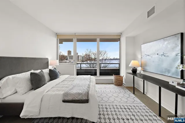 $1,288,000 | 1000 Ave At Port Imperial, Unit 306, Weehawken, NJ 07086