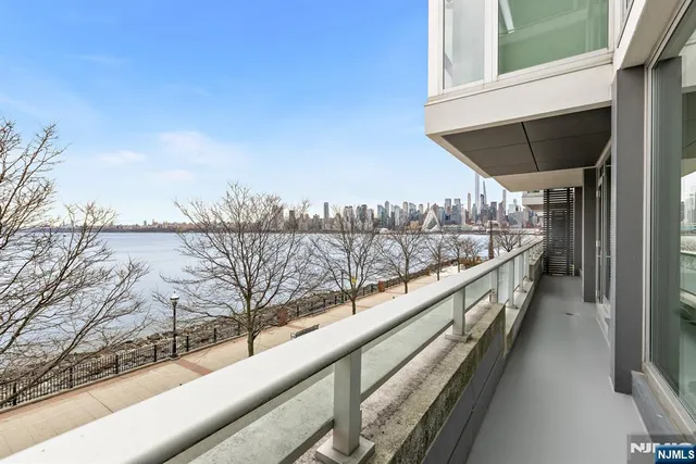 $1,288,000 | 1000 Ave At Port Imperial, Unit 306, Weehawken, NJ 07086