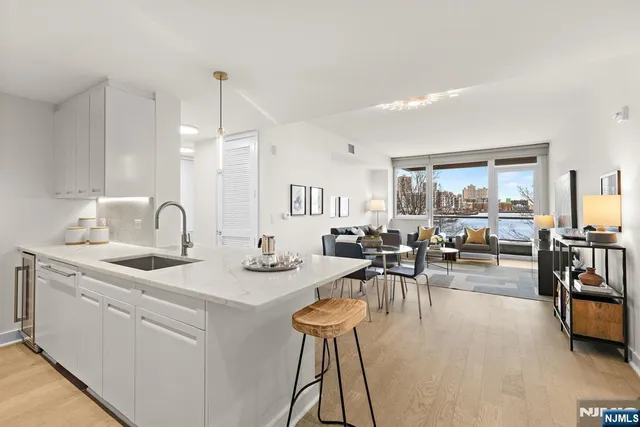 $1,288,000 | 1000 Ave At Port Imperial, Unit 306, Weehawken, NJ 07086
