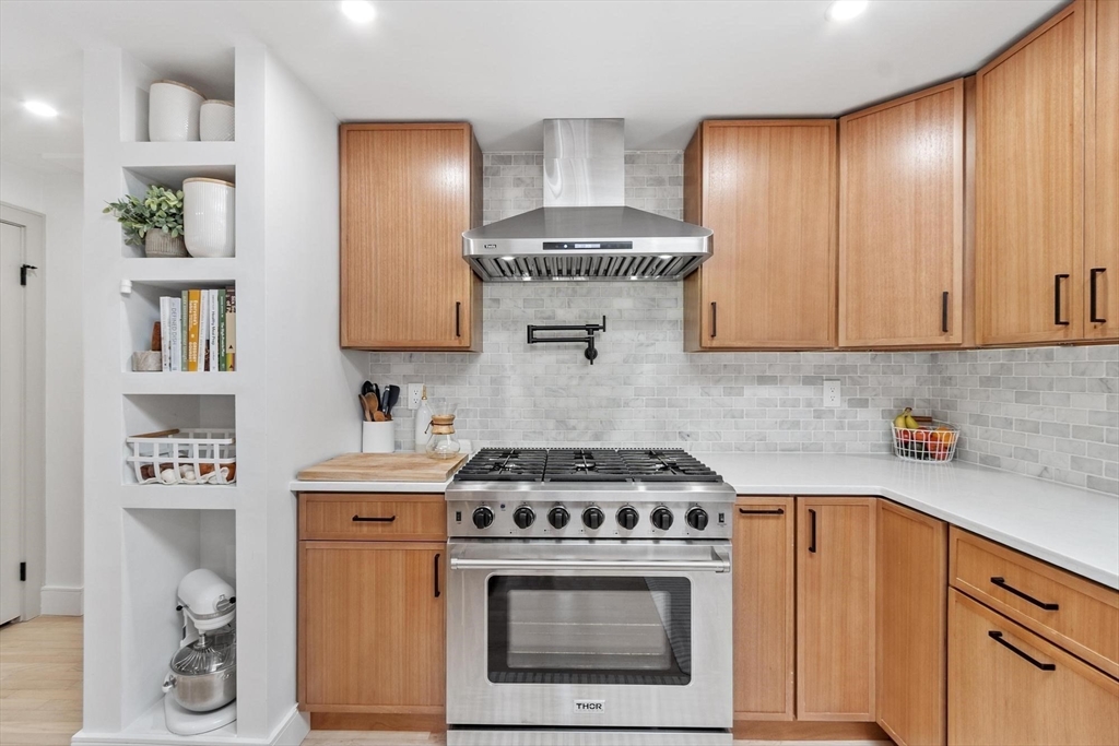 25 Porter Road Chelmsford, MA 01824 - Photo 4 of 42