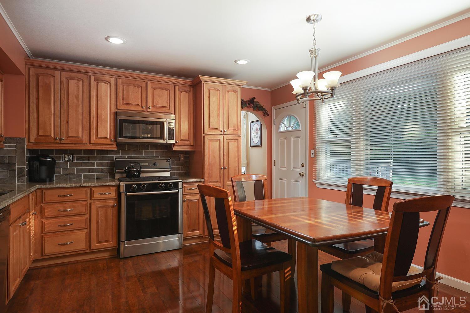 11 Sherwood Road Edison, NJ 08820 - Photo 1 of 28 Gallery Image 1