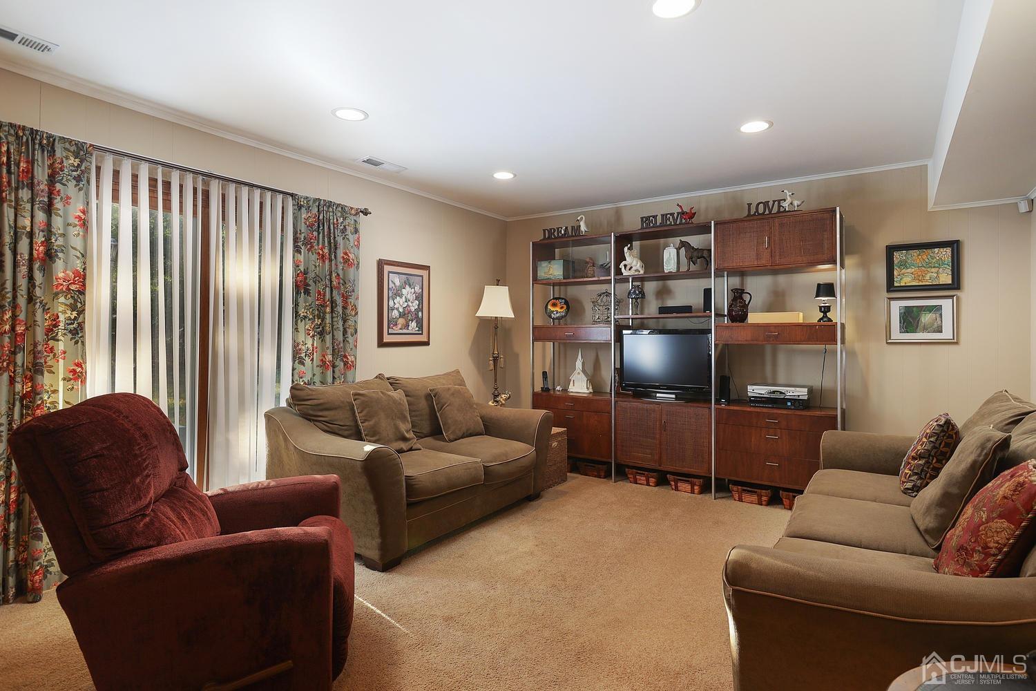 11 Sherwood Road Edison, NJ 08820 - Photo 12 of 28 Gallery Image 12