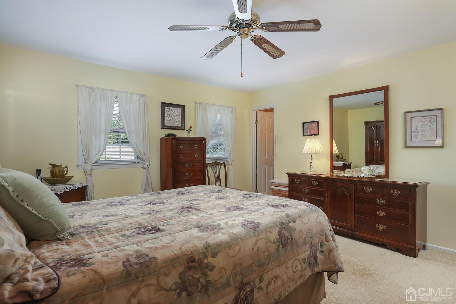 11 Sherwood Road Edison, NJ 08820 - Photo 15 of 28 Gallery Image 15
