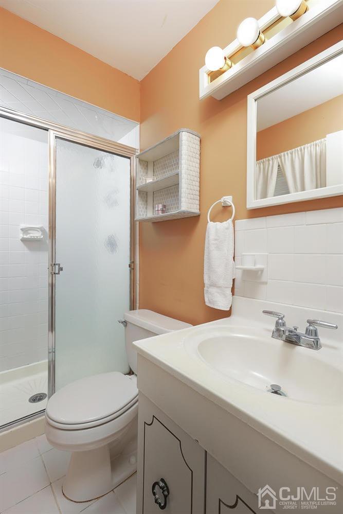 11 Sherwood Road Edison, NJ 08820 - Photo 16 of 28 Gallery Image 16