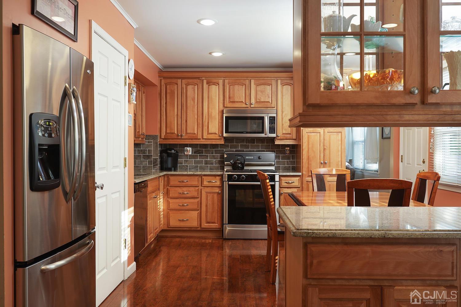 11 Sherwood Road Edison, NJ 08820 - Photo 3 of 28 Gallery Image 3