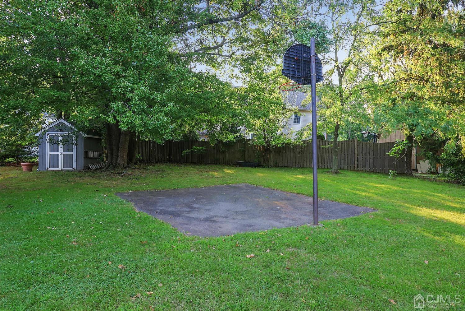 11 Sherwood Road Edison, NJ 08820 - Photo 26 of 28 Gallery Image 26