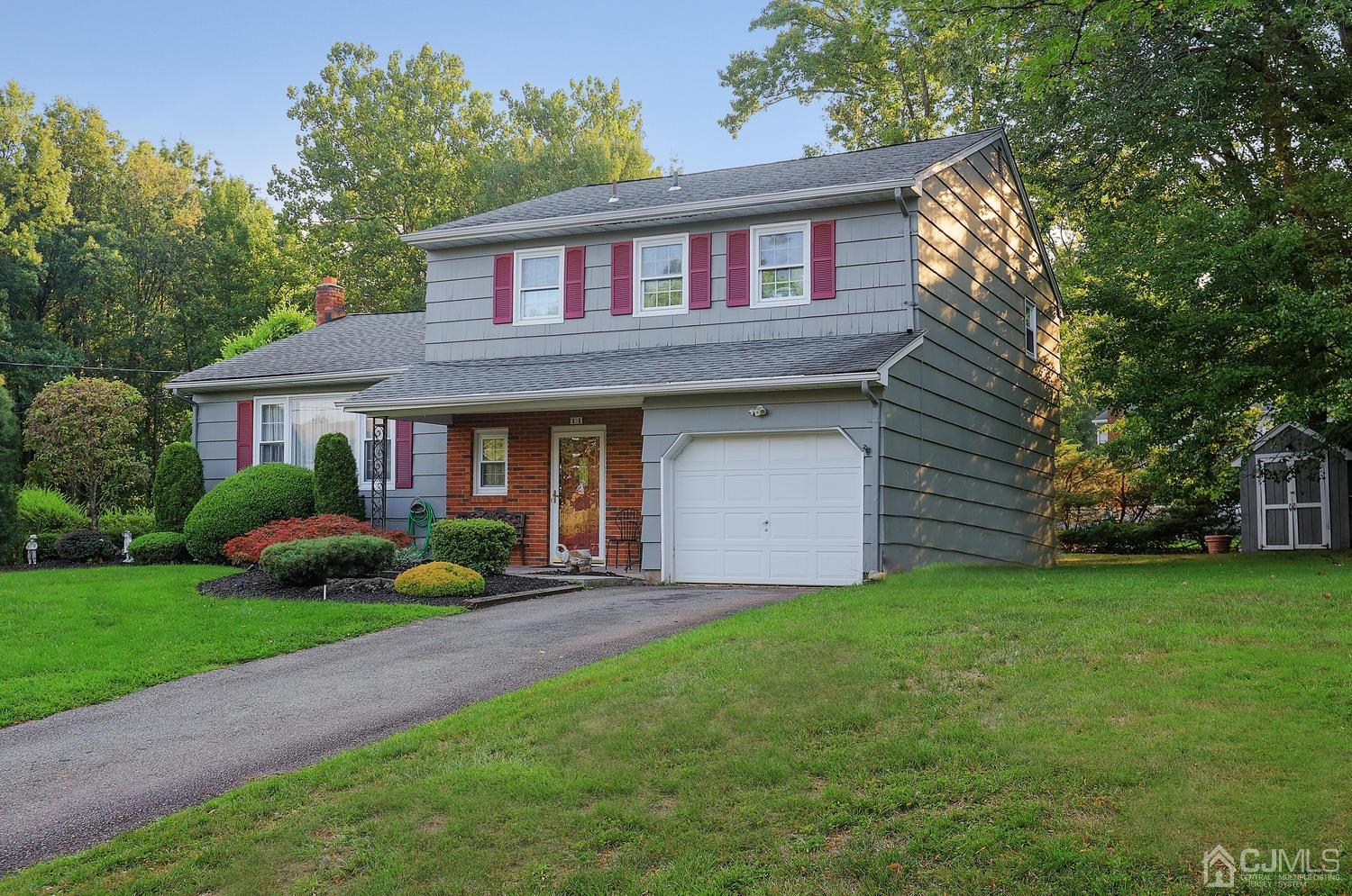 11 Sherwood Road Edison, NJ 08820 - Photo 6 of 28 Gallery Image 6