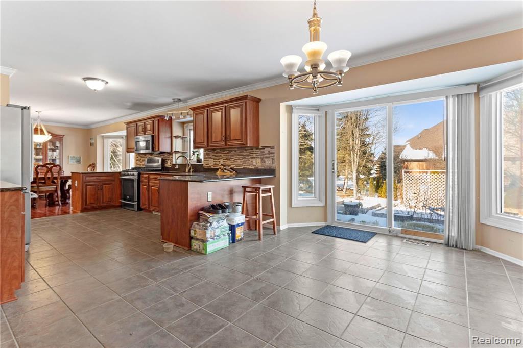 34347 Lillian Road Chesterfield, MI 48047 - Photo 14 of 41