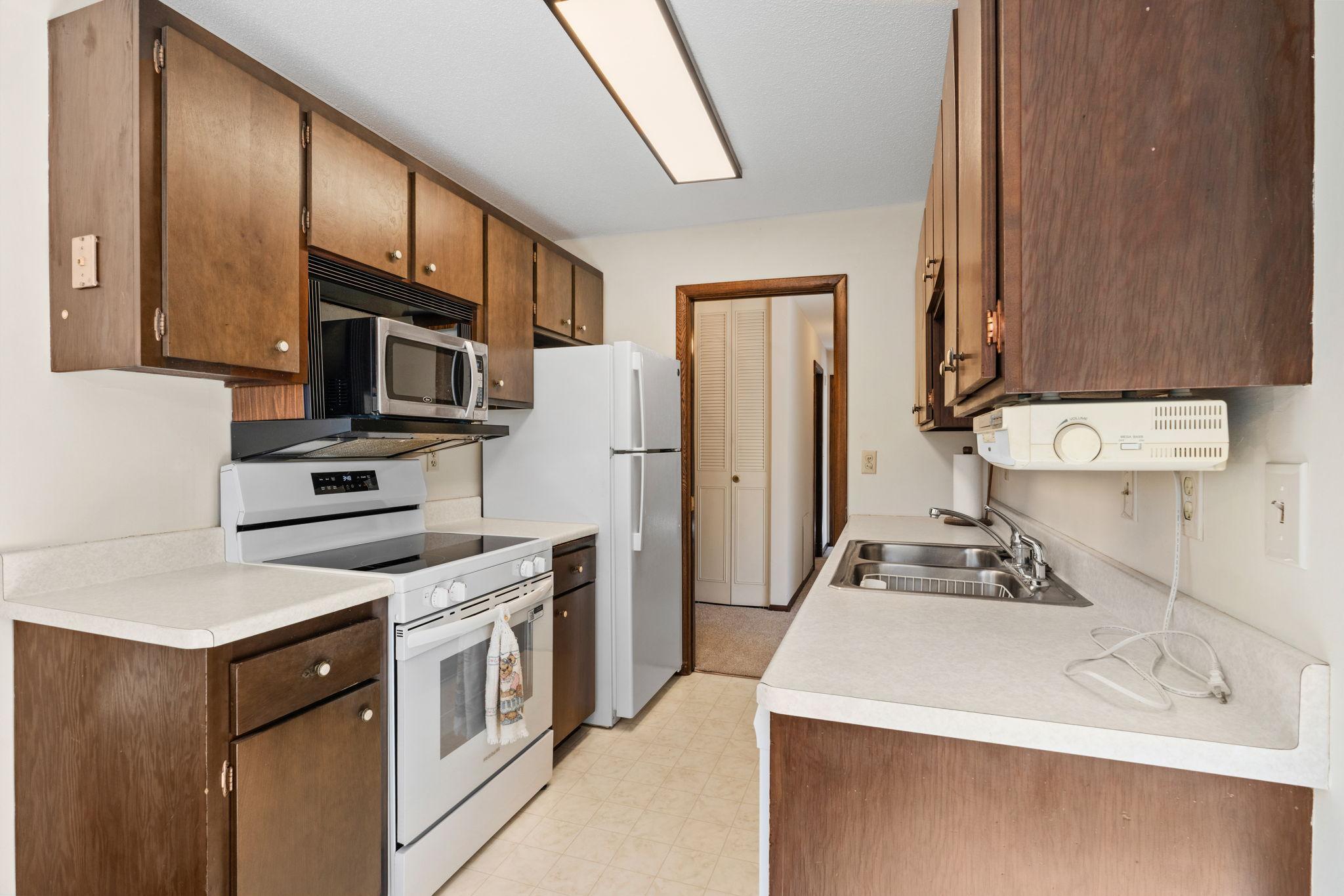 10113 West 34th Street, Unit 228 Hopkins, MN 55305 - Photo 3 of 29