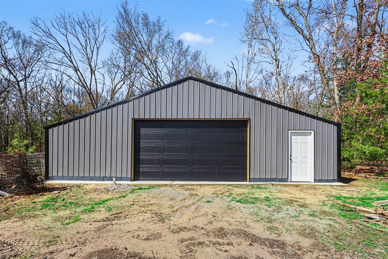 3233 Becker Road Muskegon, MI 49445 - Photo 4 of 55