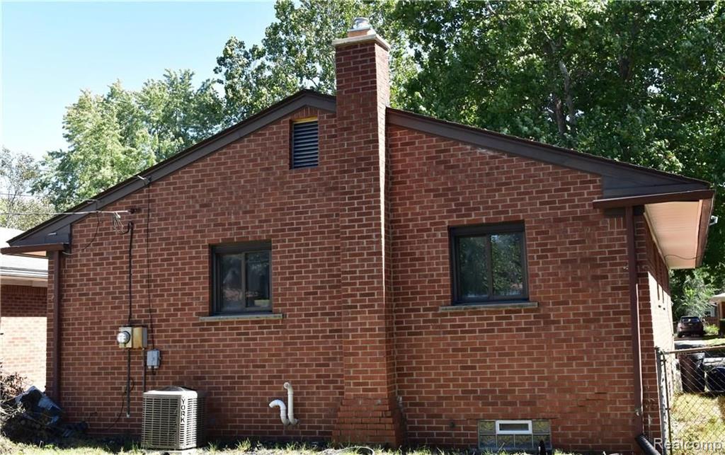 19369 Rensellor Street Livonia, MI 48152 - Photo 1 of 8