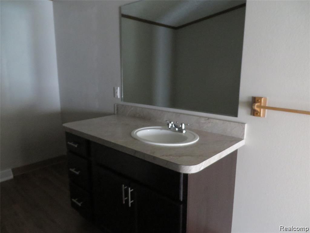 21255 Springhill Street Romulus, MI 48174 - Photo 14 of 28