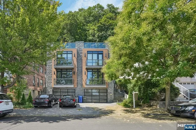 $1,349,000 | 746 Undercliff Avenue, Unit A, Edgewater, NJ 07020